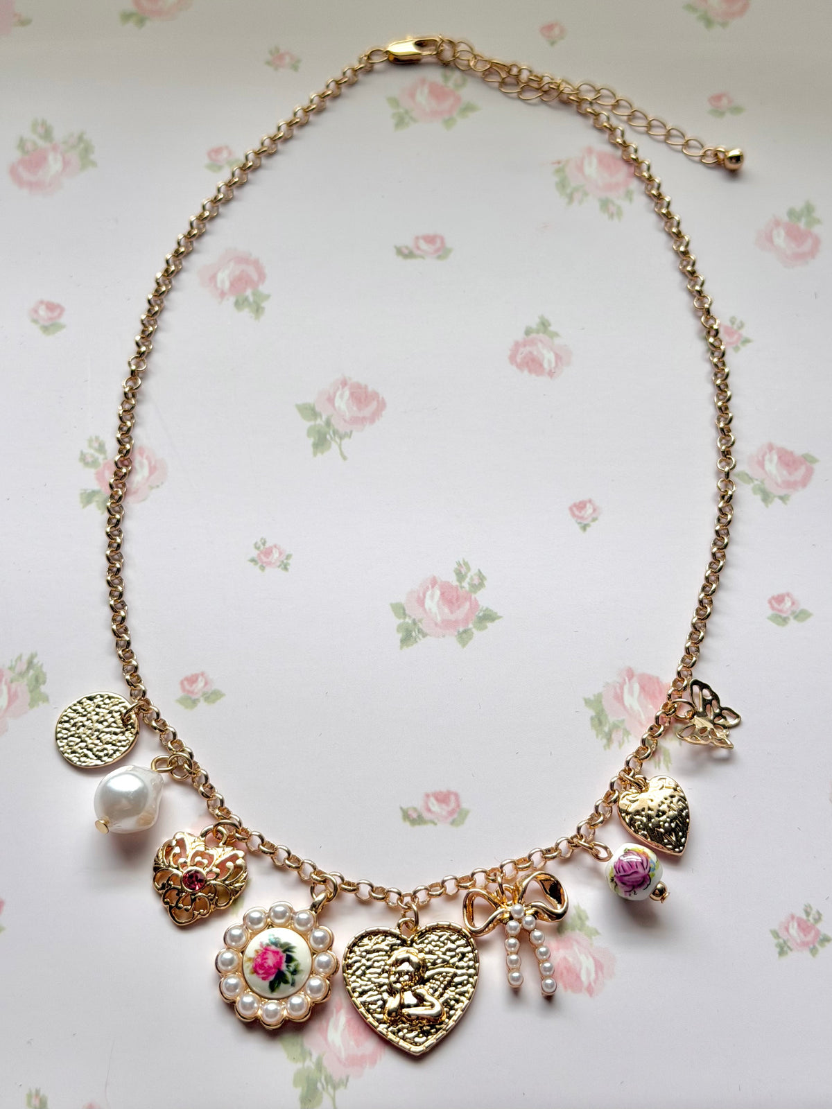 BLOOMING ROSES NECKLACE